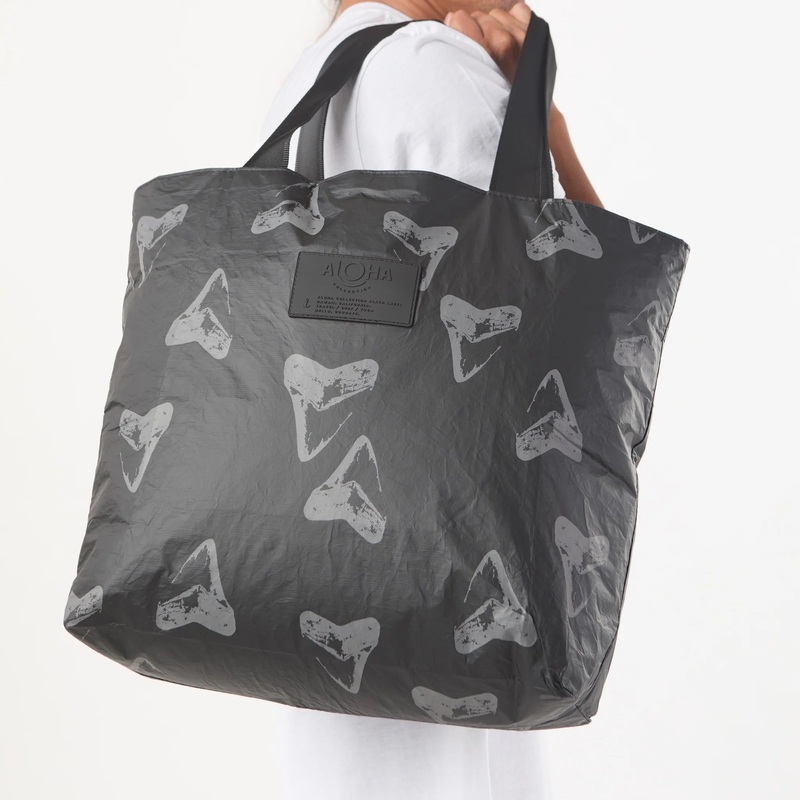 ALOHA DAY TRIPPER AUMAKUA TOTE BAG CHARCOAL / BLACK