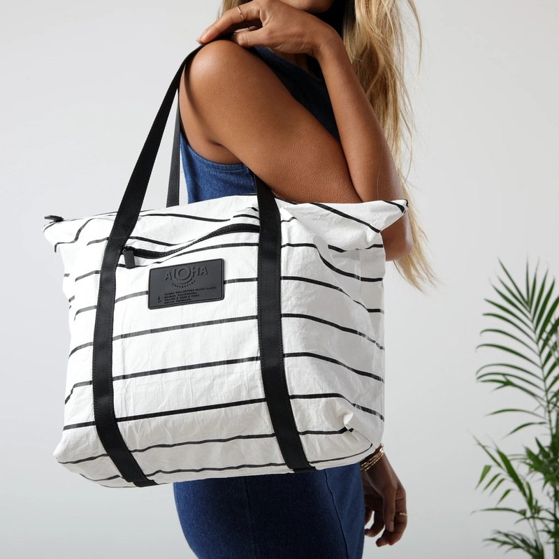 ALOHA DAY TRIPPER PINSTRIPE TOTE BAG BLACK / WHITE
